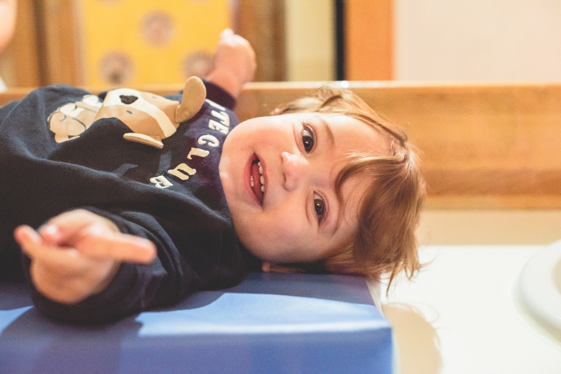 Infants reunits a l'aula
