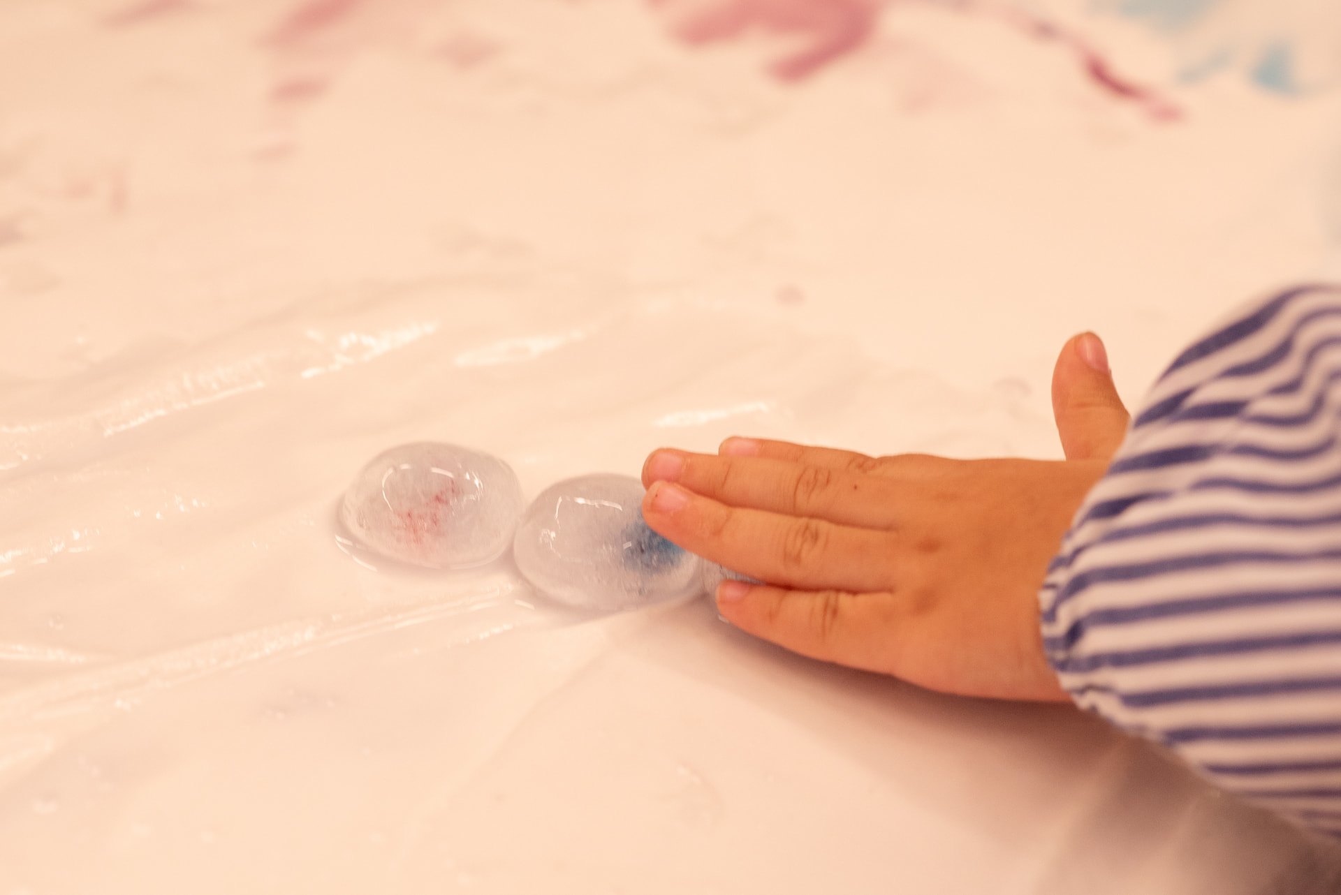 Infants jugant a la Llar Gaudí